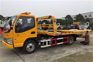 大姚哪里有拖车服务